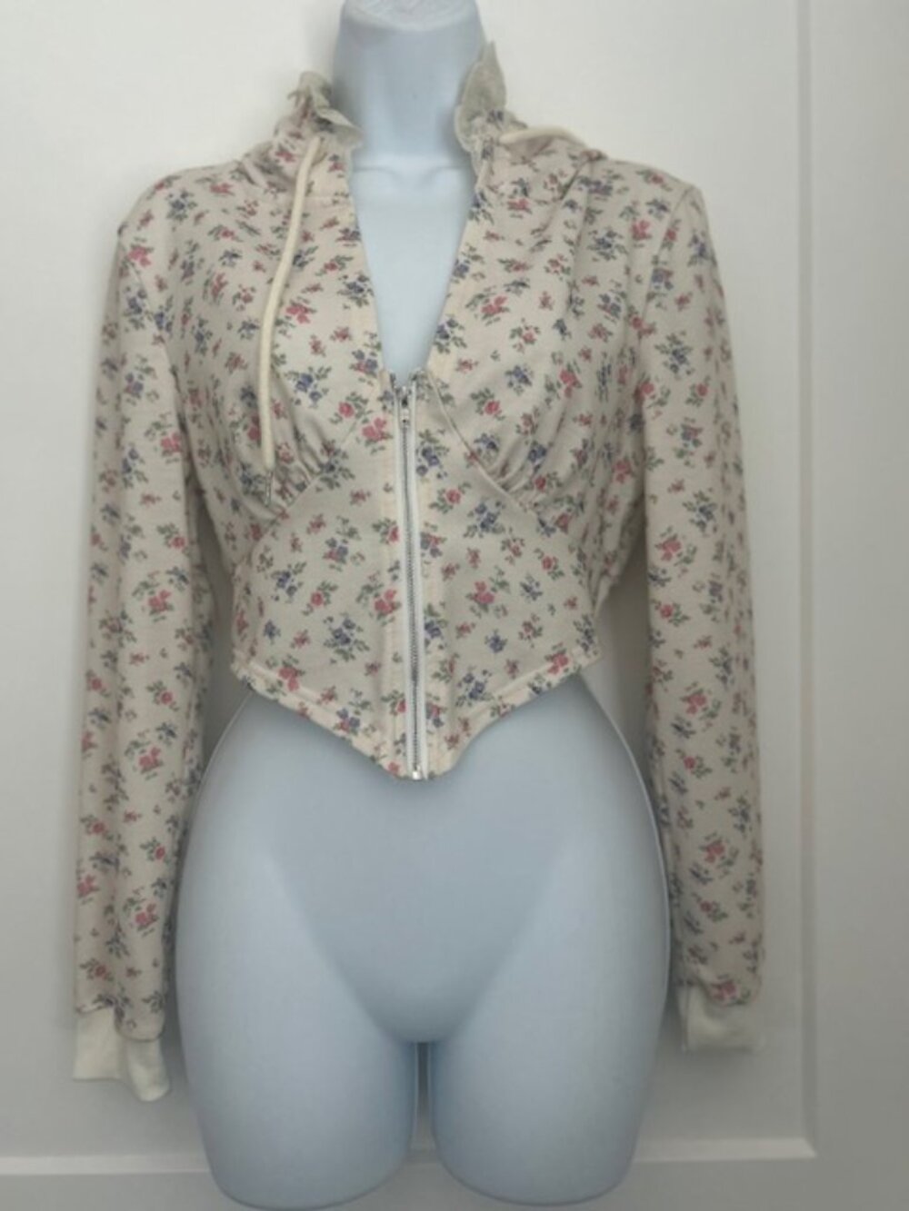 long sleeved floral hoodie crop to